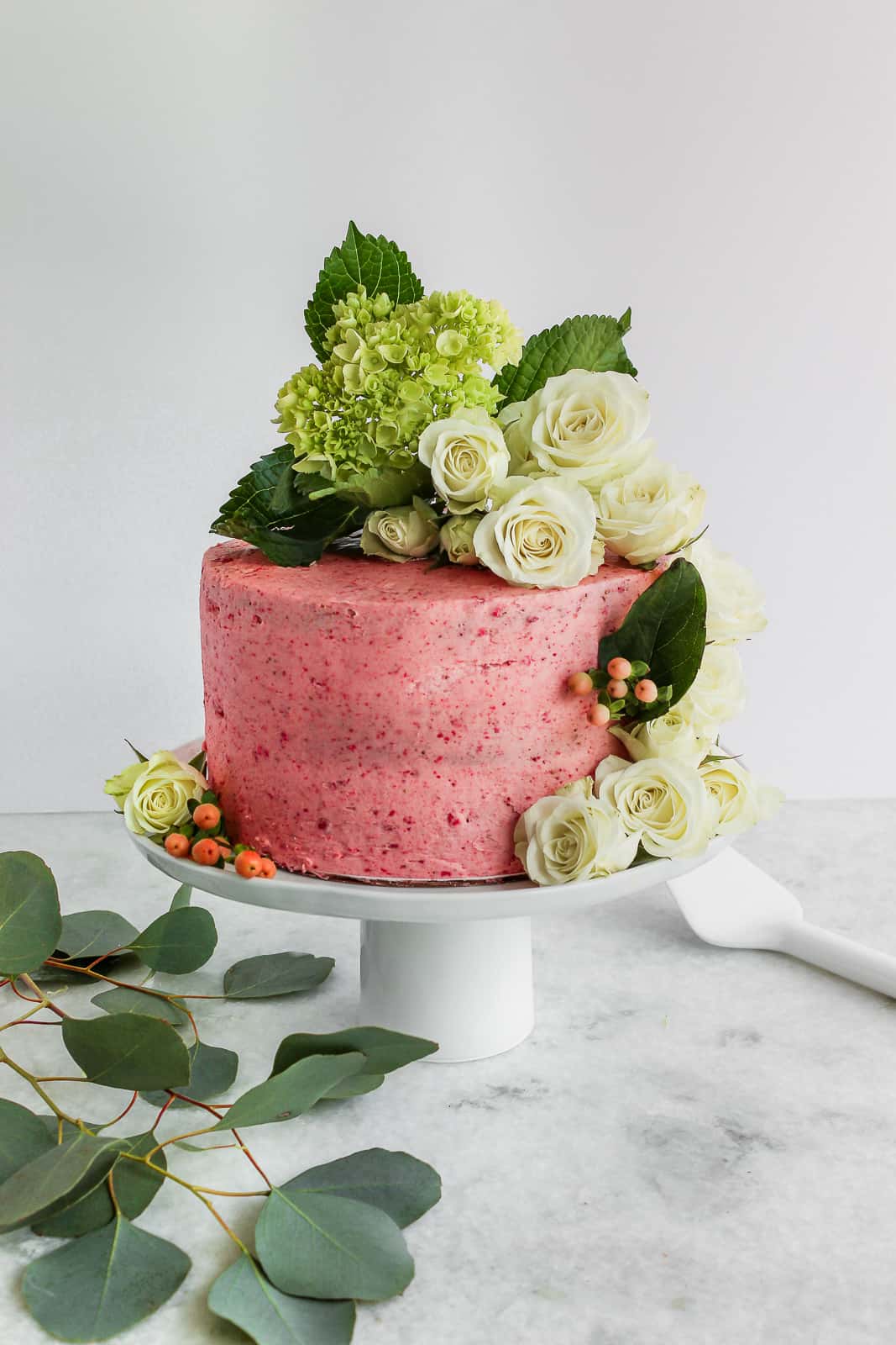 The Best Edible Flowers for Cakes in 2023