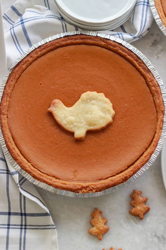 This batch of delicious pumpkin pie makes 2 huge pies and is perfect for Thanksgiving and even better for leftovers! #pumpkinpie #thanksgiving frostingandfettuccine.com