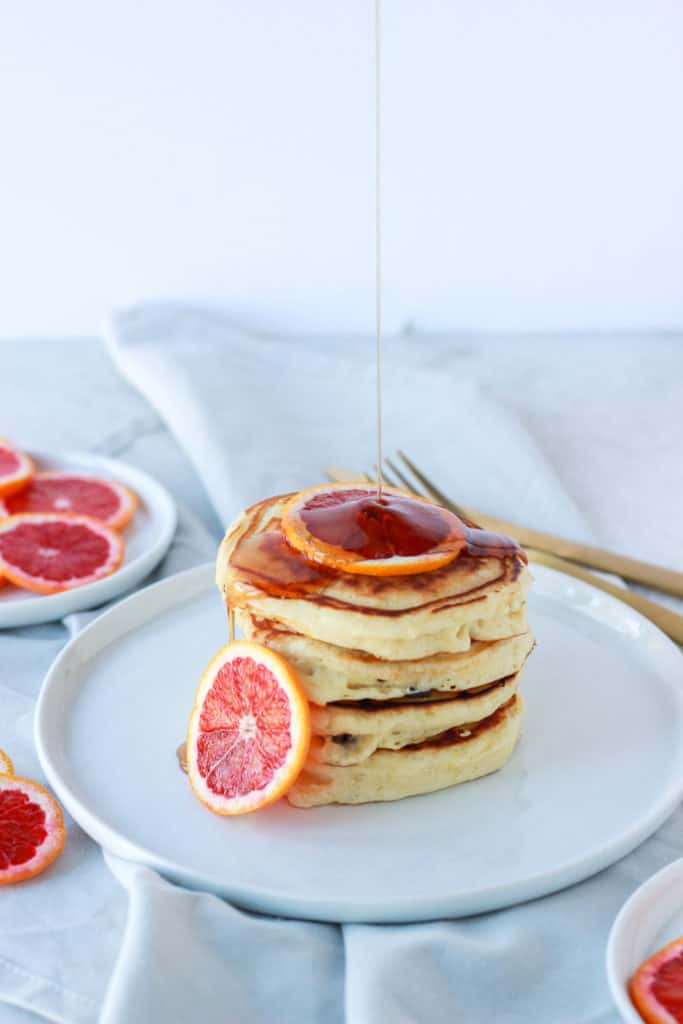  If you're looking for fluffy, easy, stackable, drool worthy pancakes with a hint of citrus, then these are the pancakes for you! #pancakes #bloodorange #fluffy frostingandfettuccine.com
