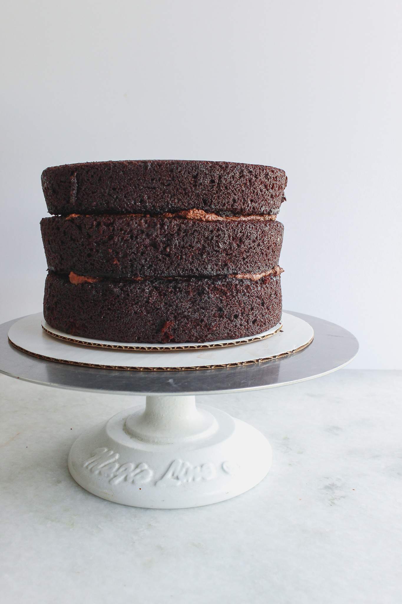 How to Decorate a Cake for Beginners in 10 Easy Steps!