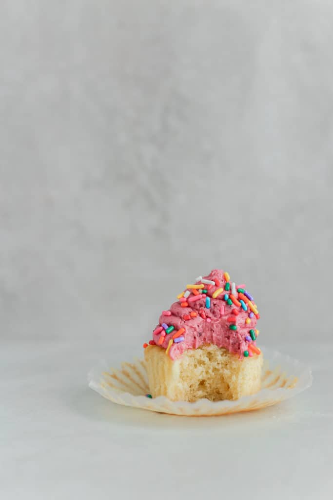 Fluffy lemon cupcakes with raspberry frosting, plus 7 things I learned in my first year of blogging! Happy Blogaversary to me! #lemonraspberrycupcakes #blogaversary #bloggertips frostingandfettuccine.com