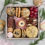 7 kinds of cookies arranged in a cookie gift box.