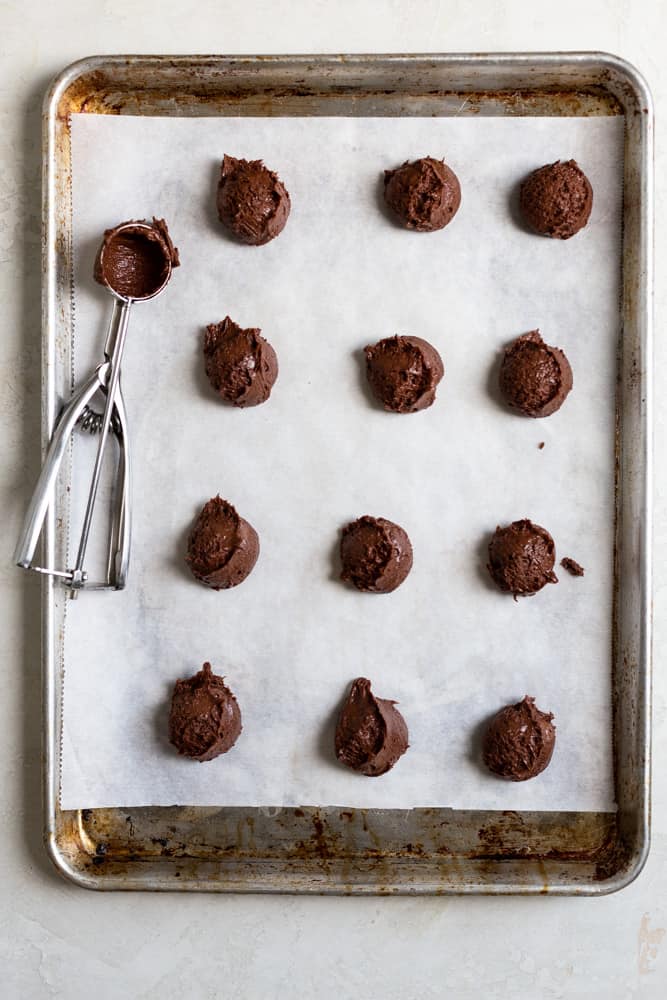 Full tray of brown butter chocolate chip cookie dough ready for the freezer  🥹 These are my favorite for a reason - you'll never find me…