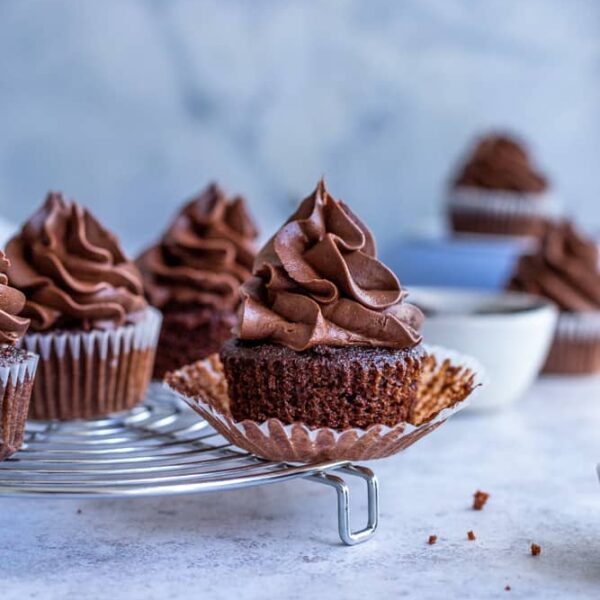 moist-chocolate-ganache-filled-cupcakes-frosting-and-fettuccine