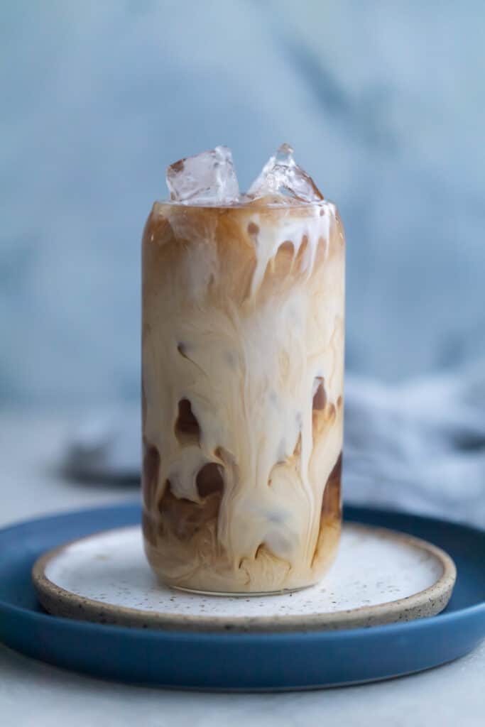 2 Minute Homemade Vanilla Iced Coffee - Frosting and Fettuccine