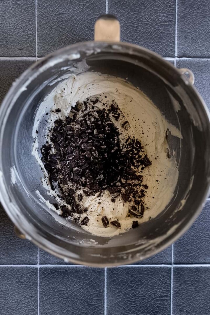 5 Minute Fluffy Oreo Buttercream Frosting Frosting and Fettuccine