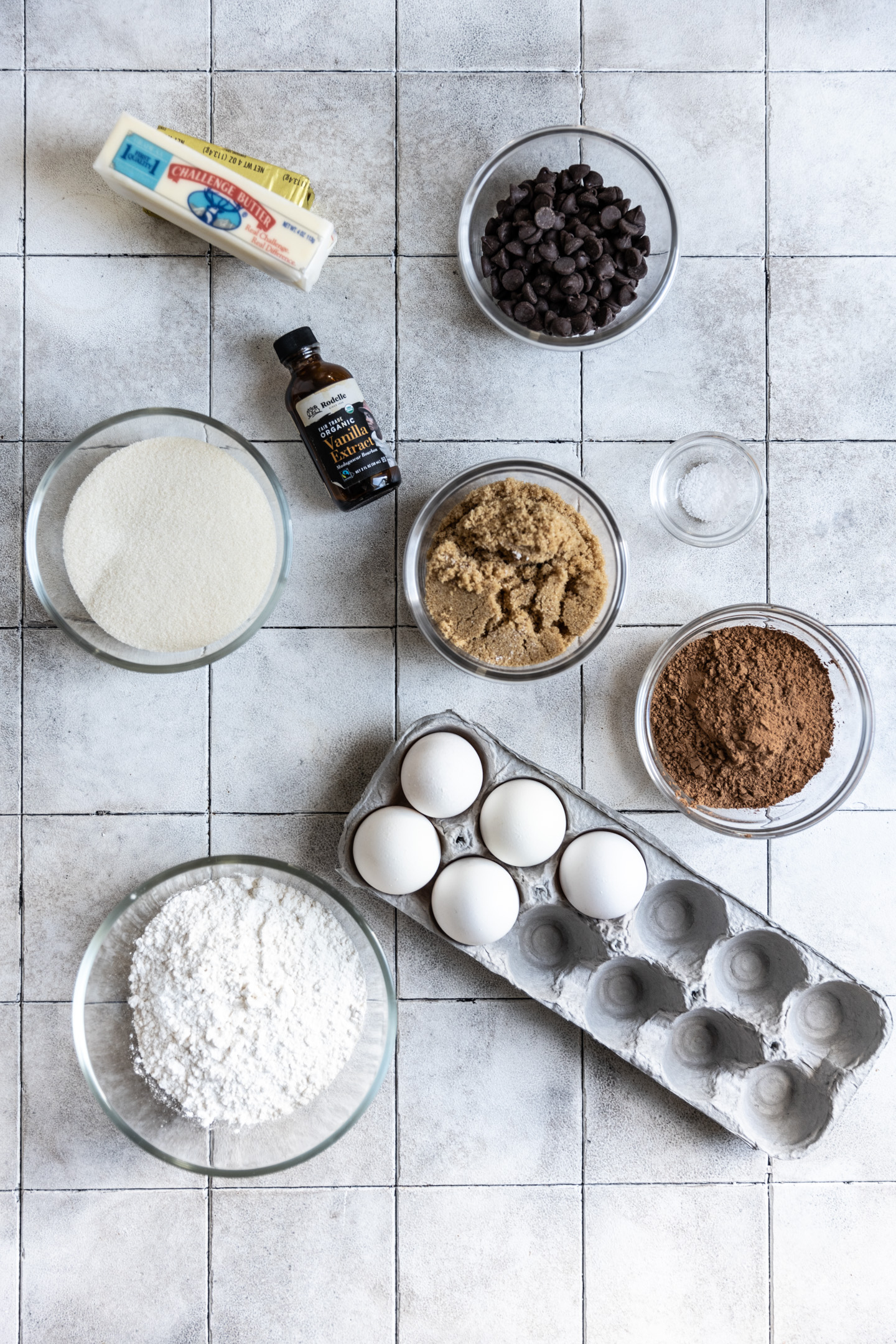 Ingredients for a brownie cake.