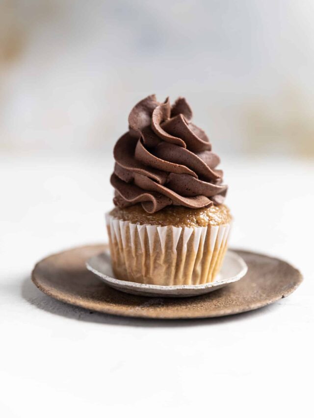 Easy & Fluffy Chocolate Ganache Frosting Frosting & Fettuccine