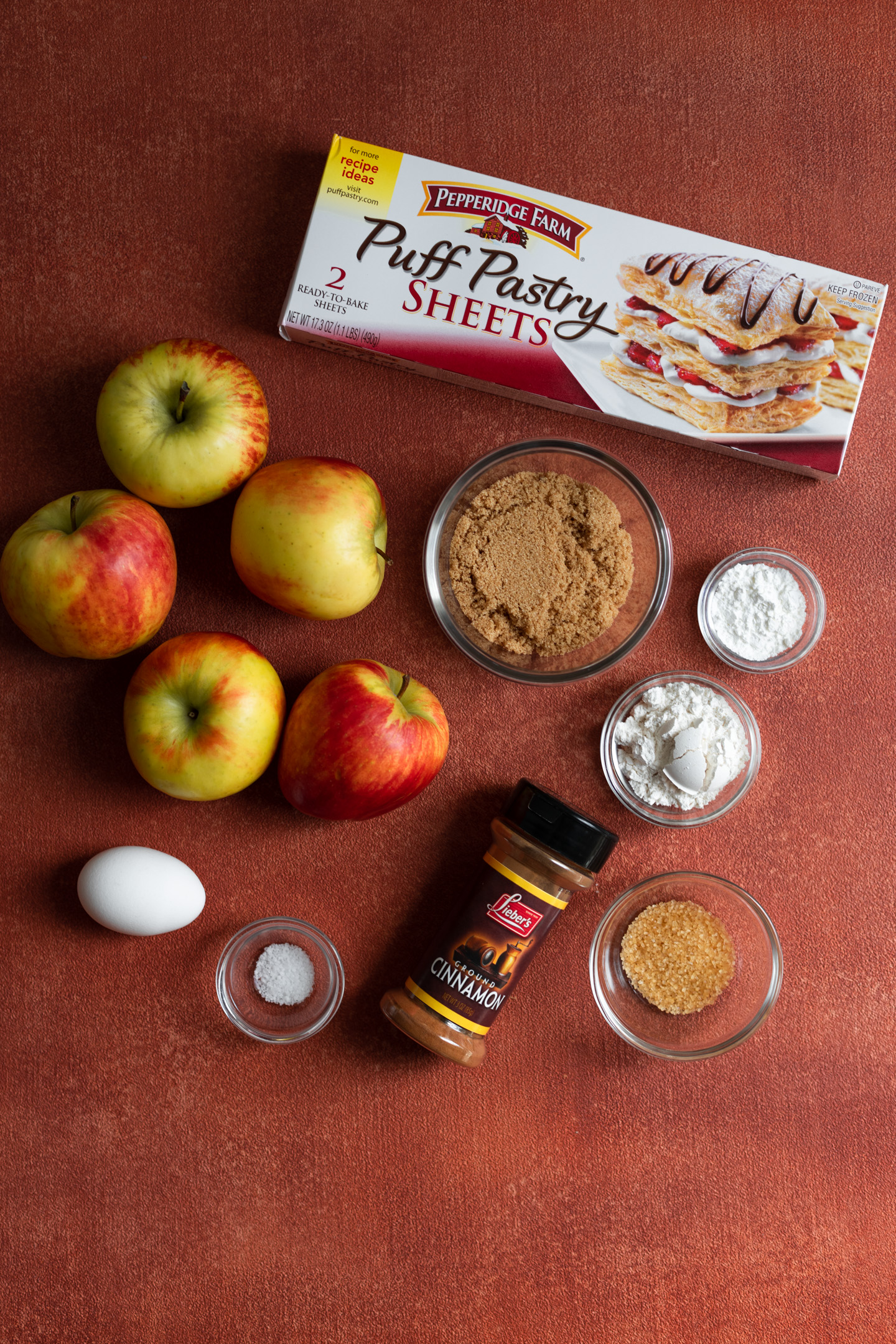 Ingredients for puff pastry apple pie.