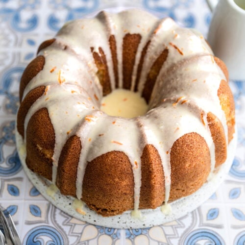 How To Easily Frost A Bundt Cake - Frosting and Fettuccine