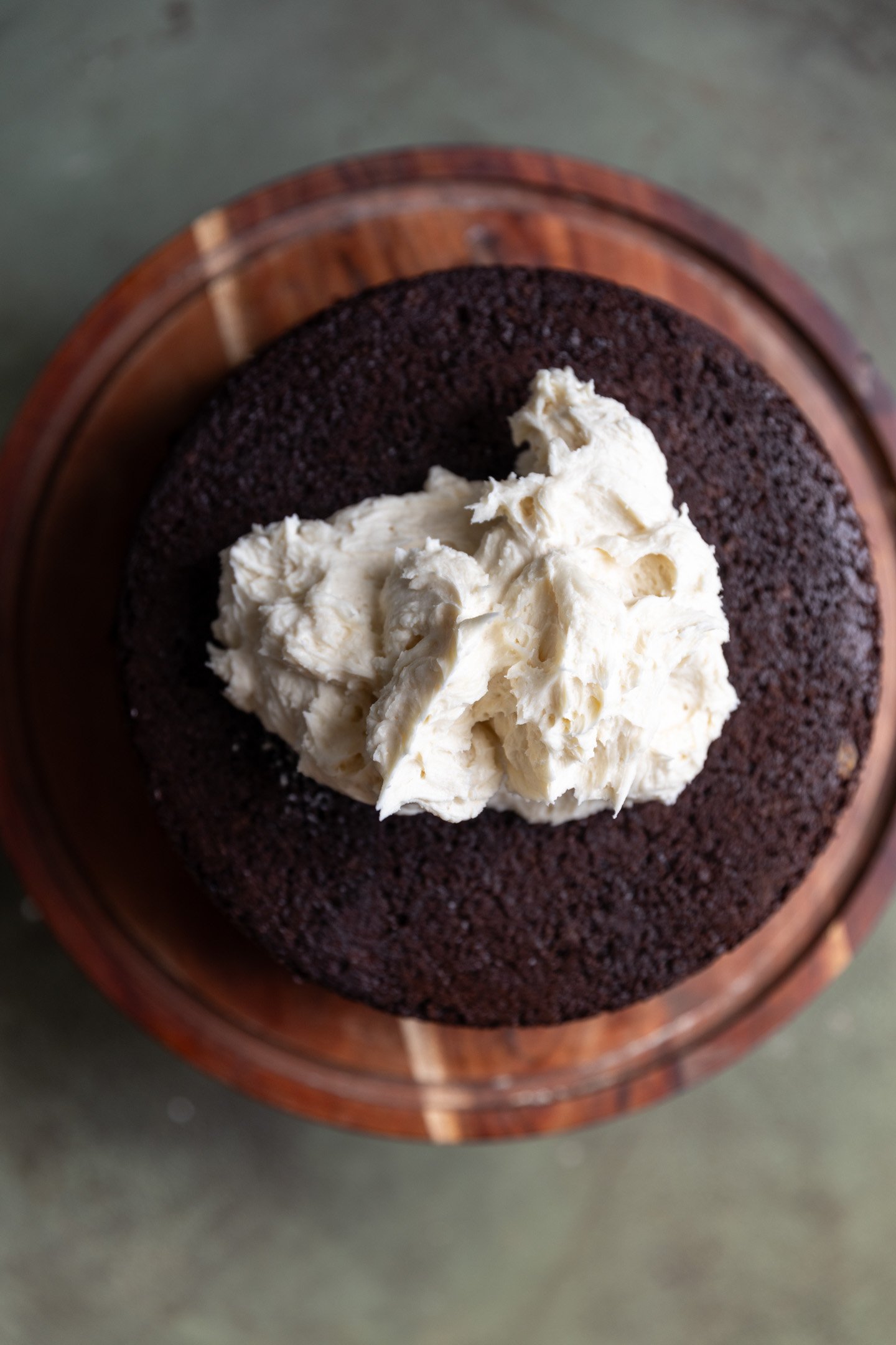 A chocolate cake with white frosting on top. 