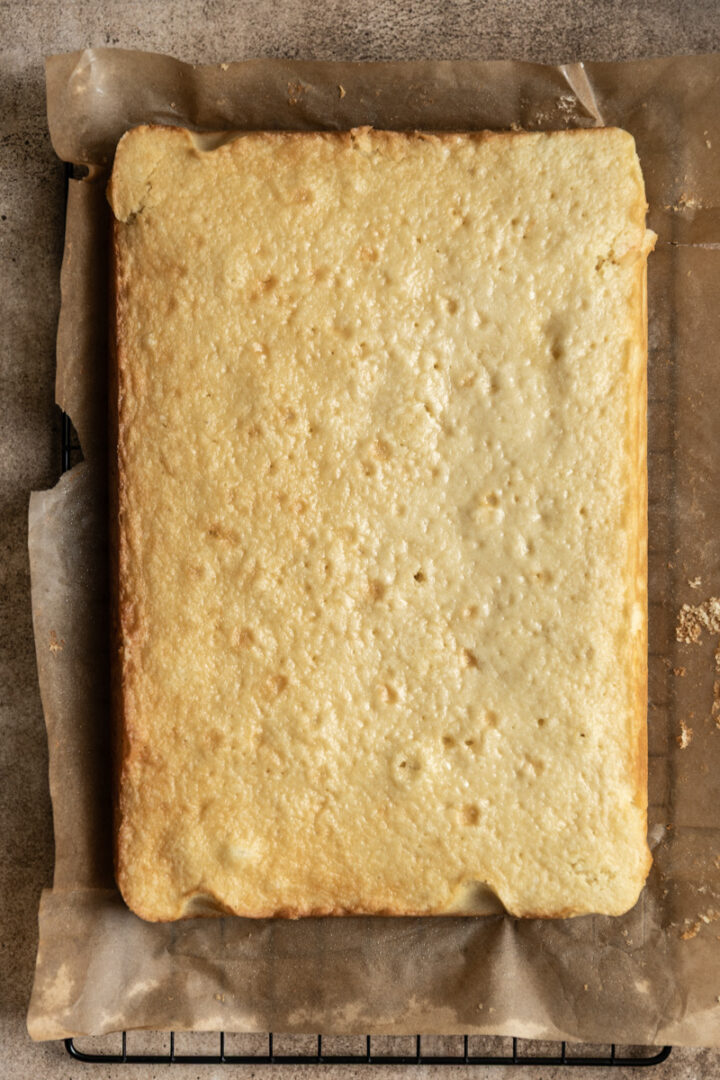 A baked unfrosted butter cake.